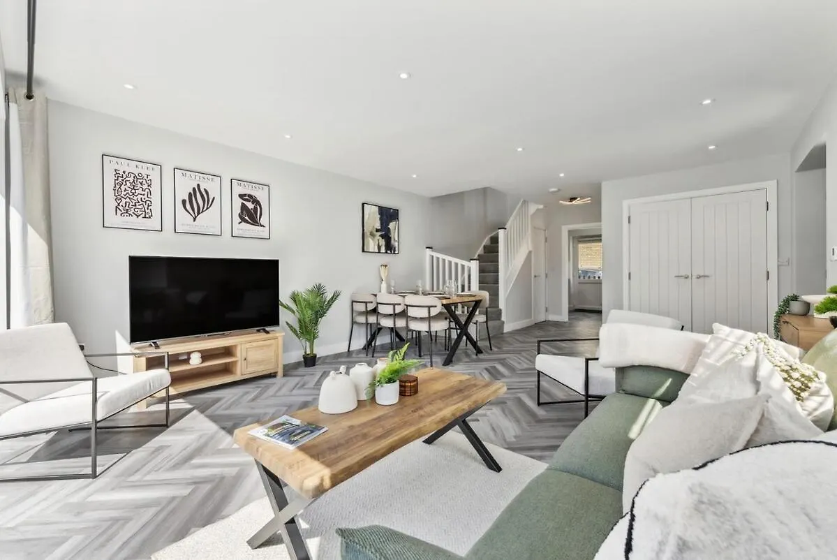 Stunning Detached Property ケンブリッジ